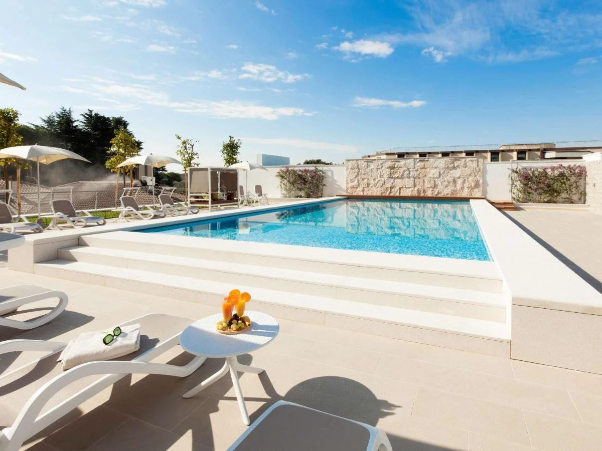 rom pool