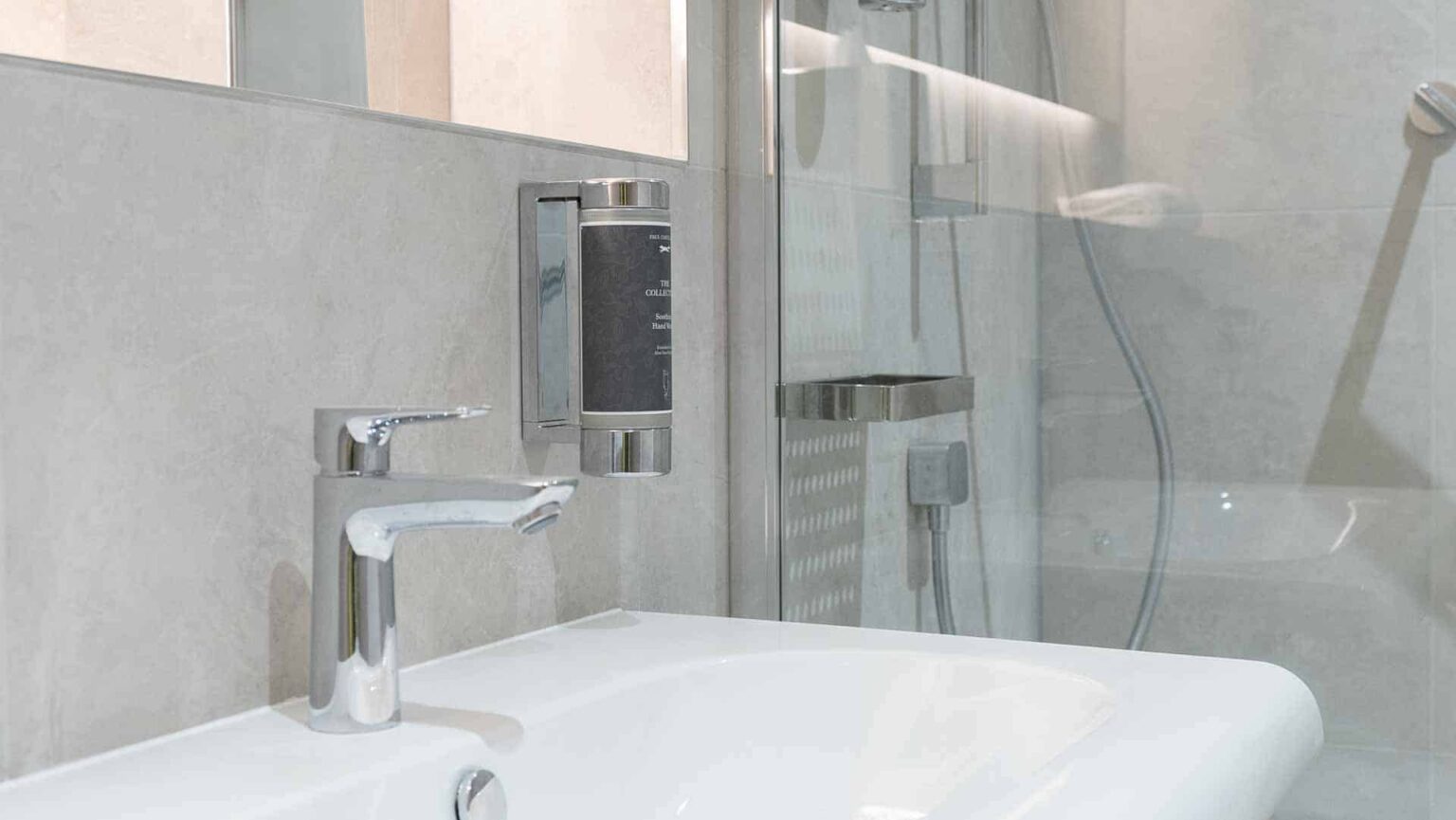 premier suites plus edinburgh fountain court bathroom vanity close up