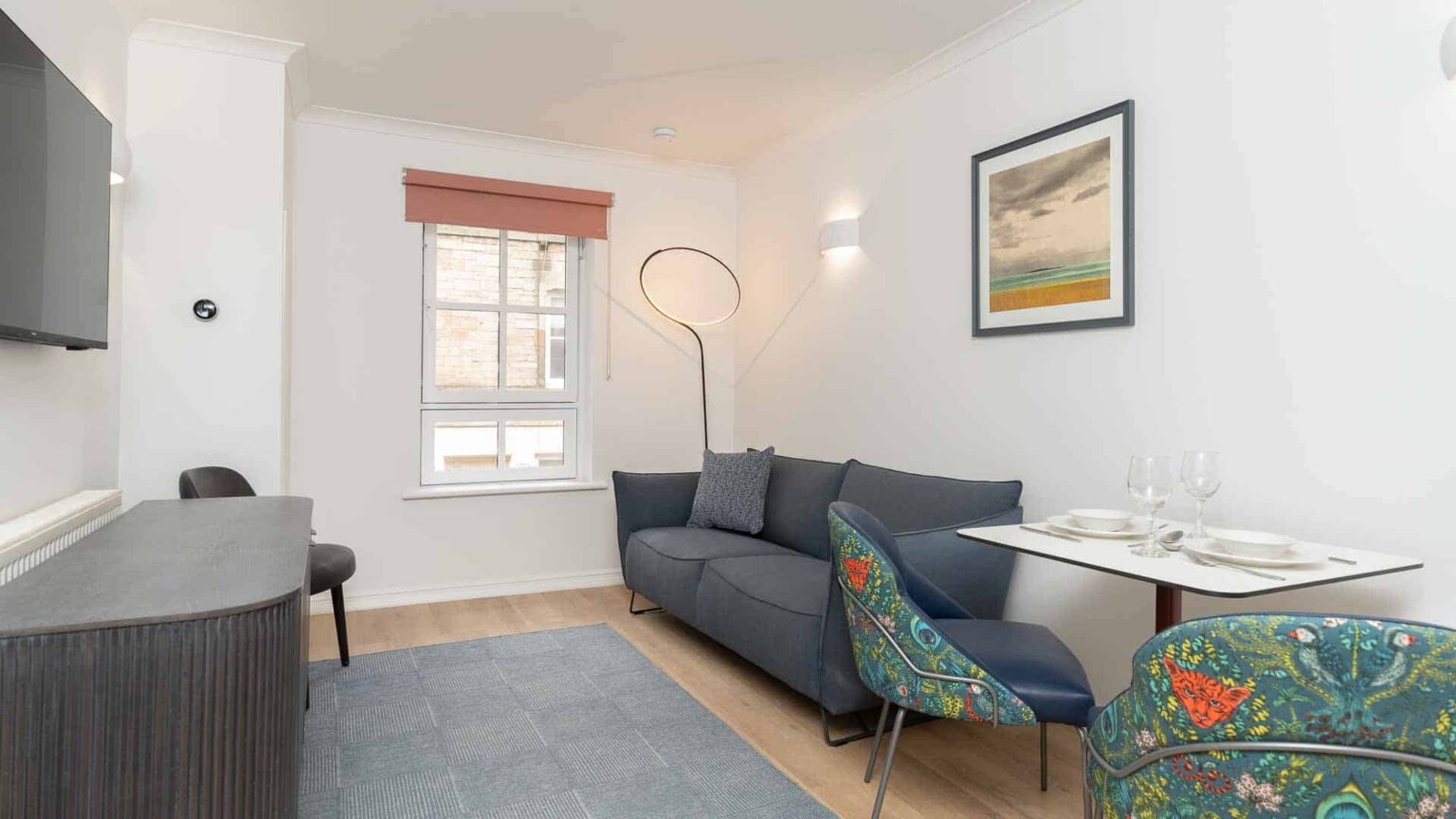 premier suites plus edinburgh fountain court living room
