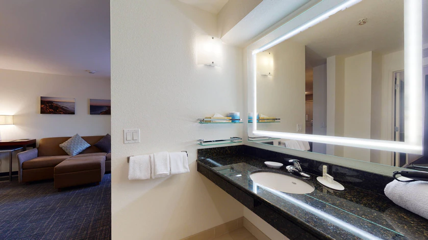 sandl suite bathroom 8324 hor wide