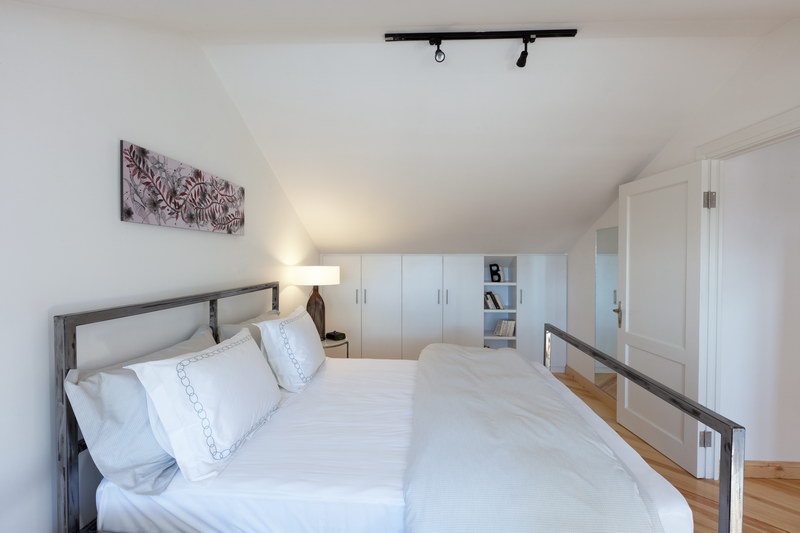 upper floor bedroom (2)
