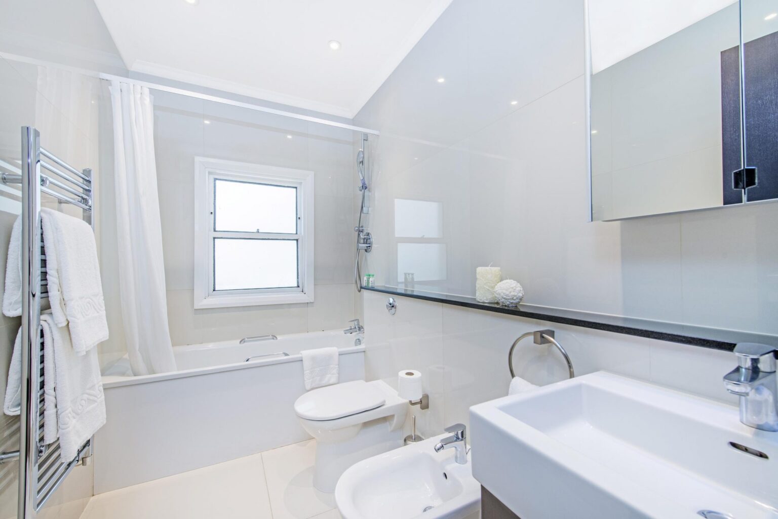 superior one bedroom bathroom 206 7 lo