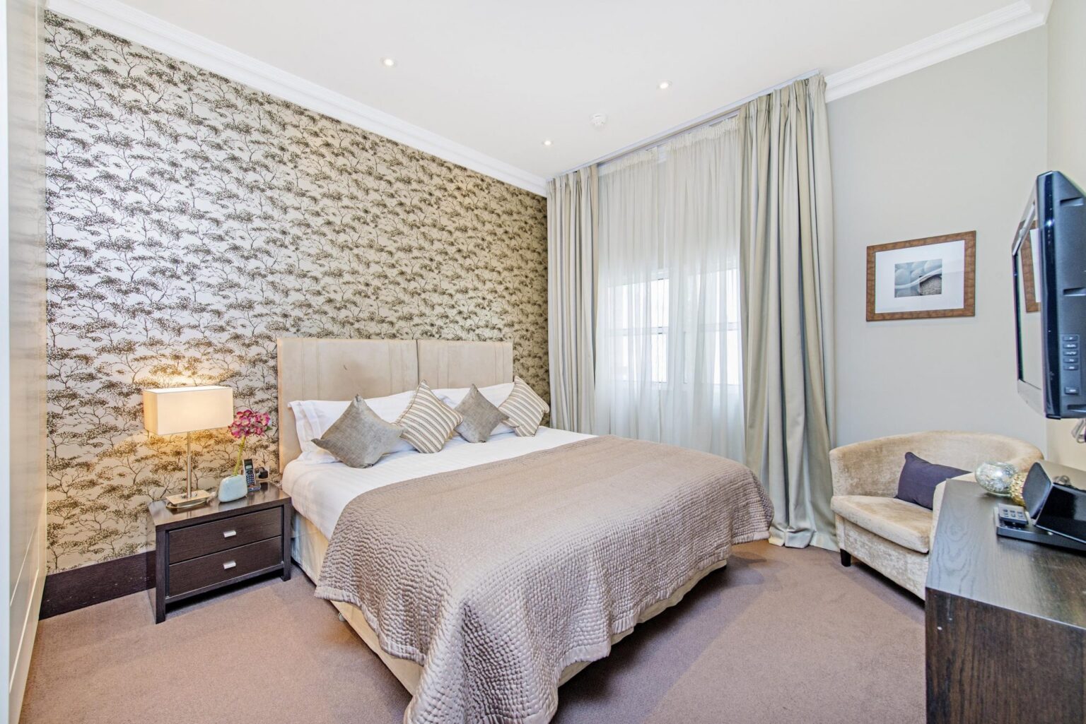 superior one bedroom bedroom 206 1 lo