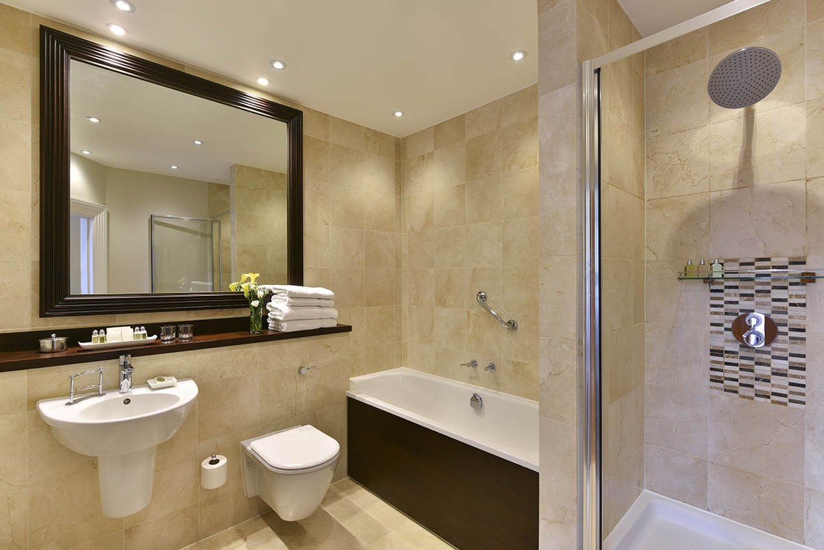 fraser suites kensington, london room detail three bedroom executive bathroom