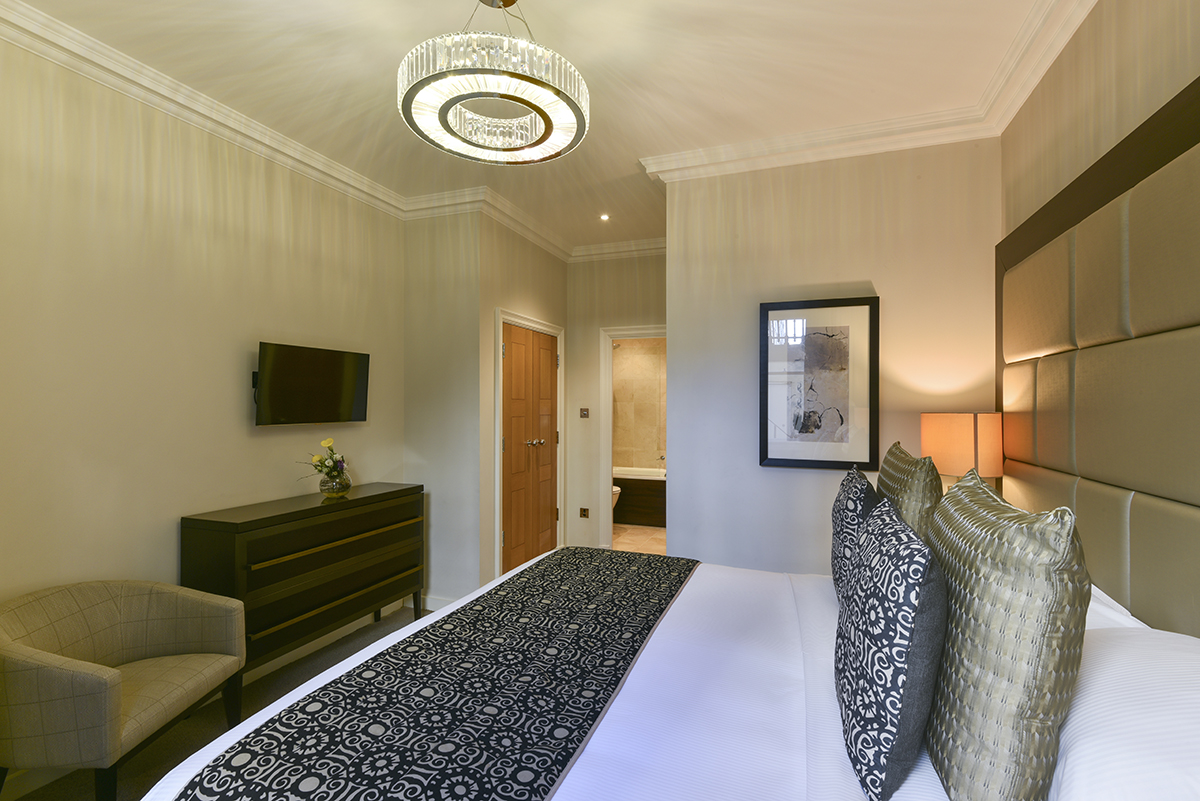 fraser suites kensington, london room detail two bedroom deluxe bedroom