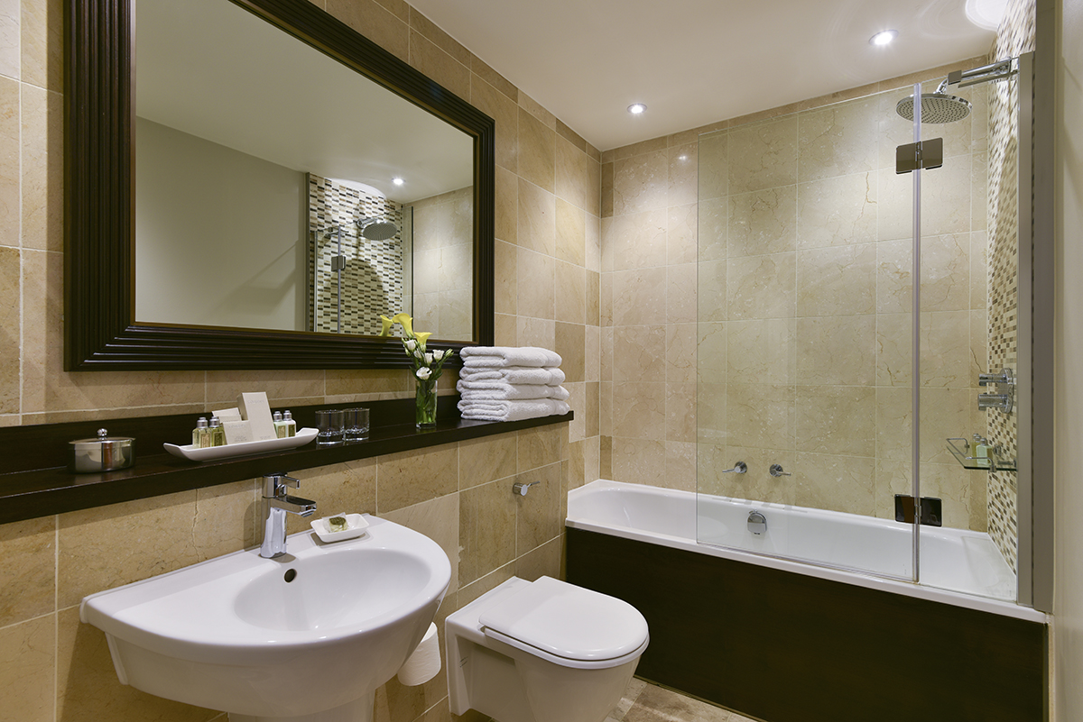 fraser suites kensington, london room detail two bedroom executive bathroom