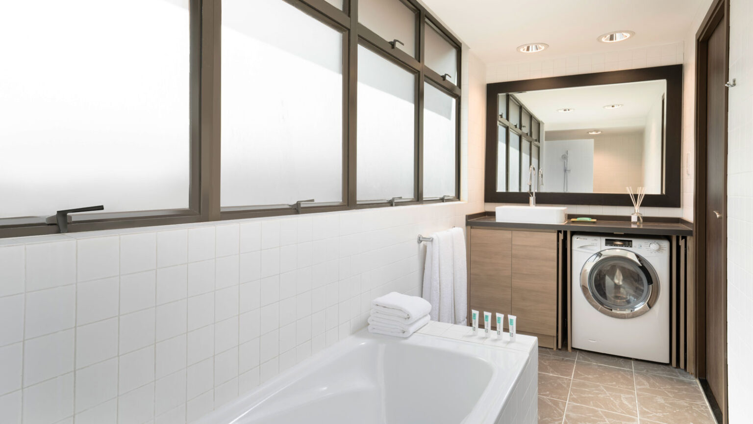 luxury one bedroom bathroom 1