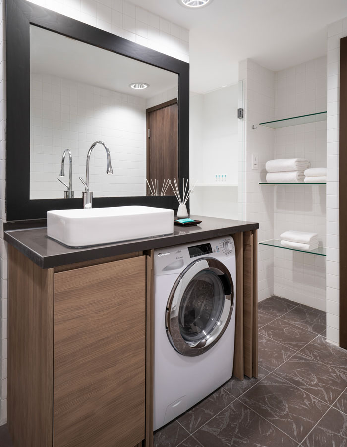 luxury one bedroom bathroom 2