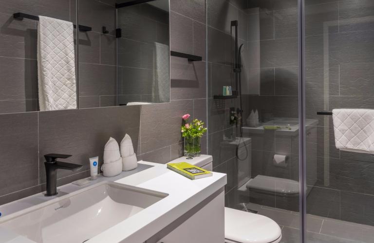 one bedroom 600 bathroom