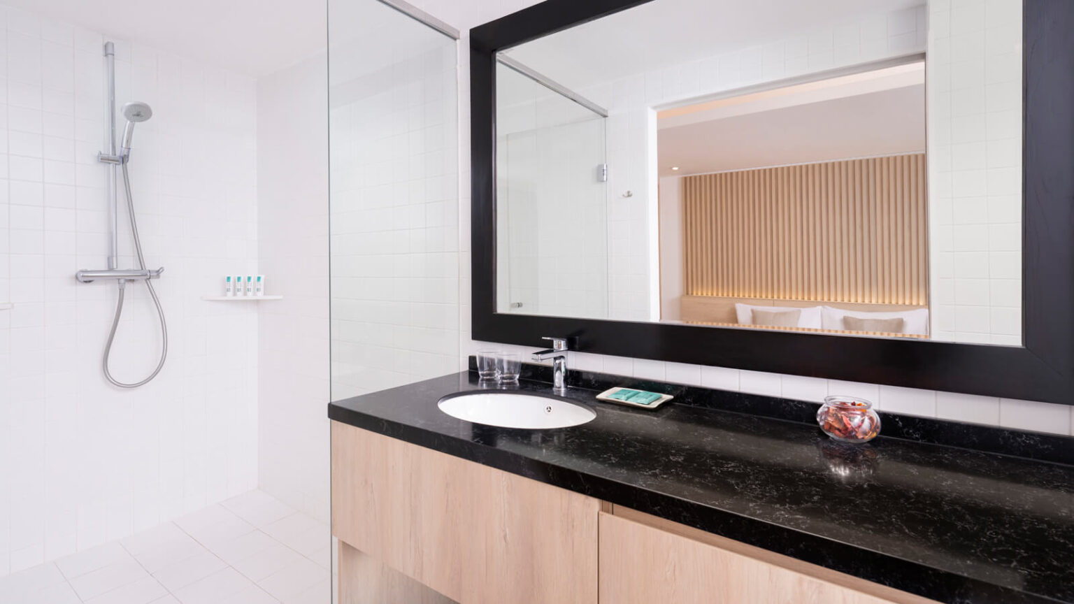 one bedroom bathroom
