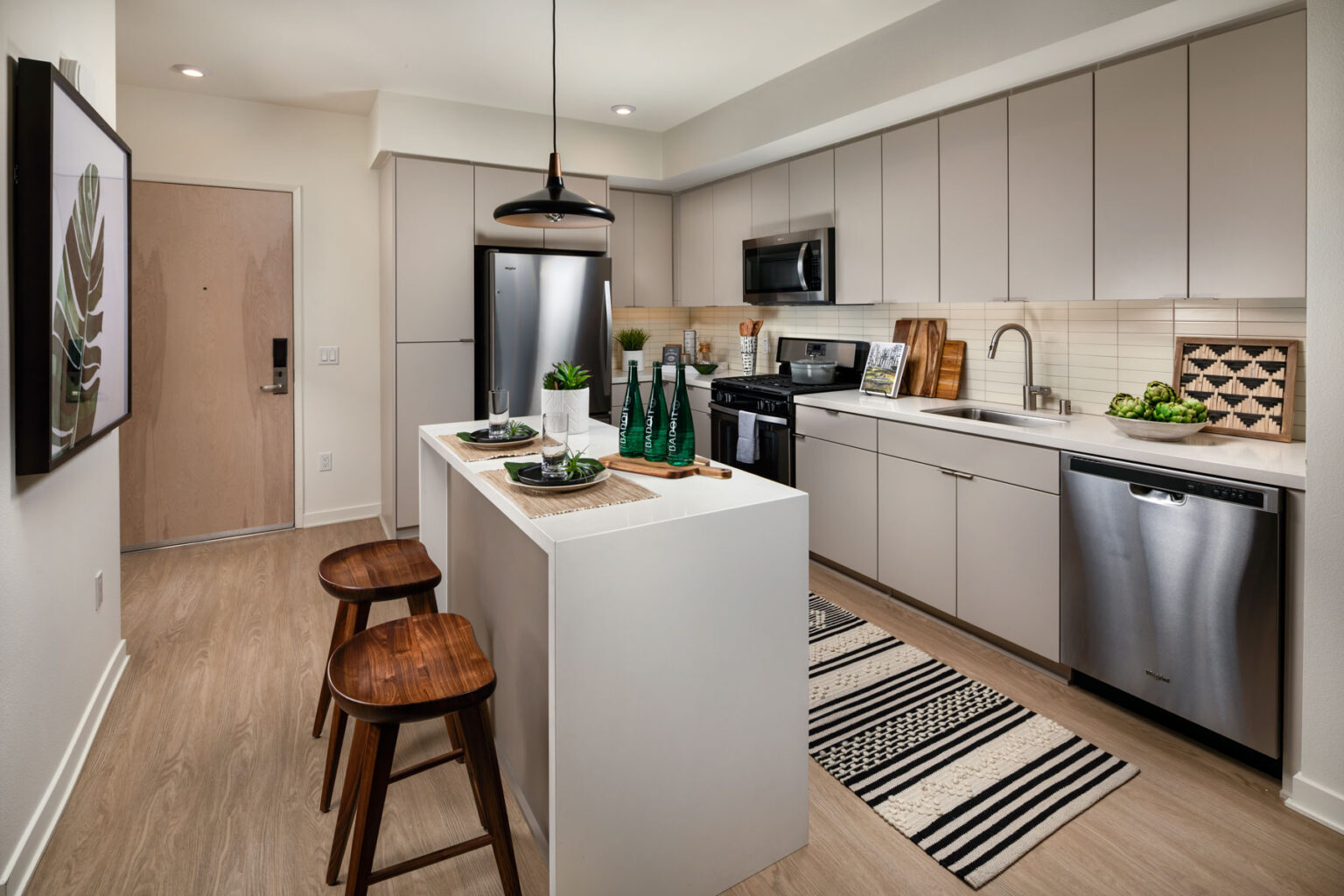 gs one paseo one bedroom kitchen (1)