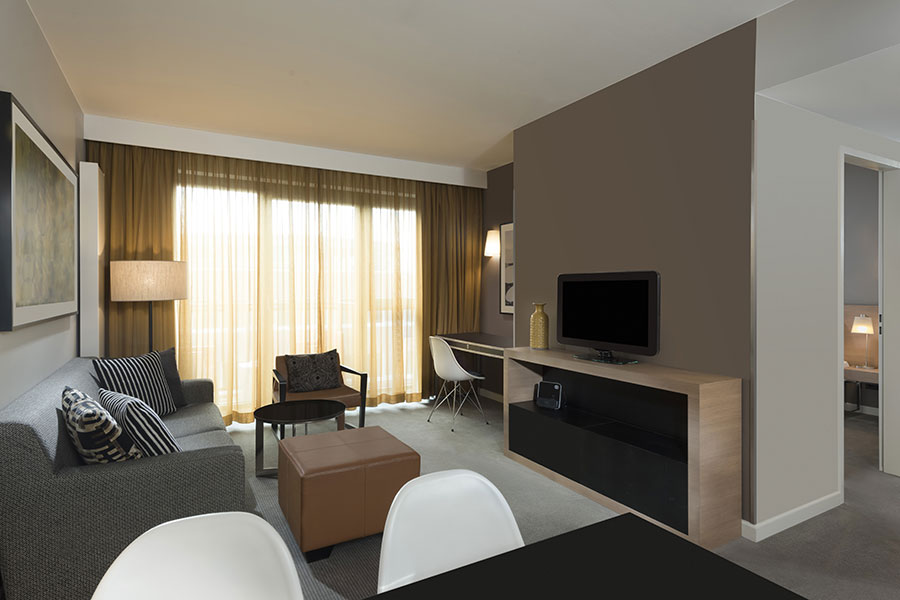 adina apartment hotel hamburg michel two bedroom apartment lounge room 2017 900x600