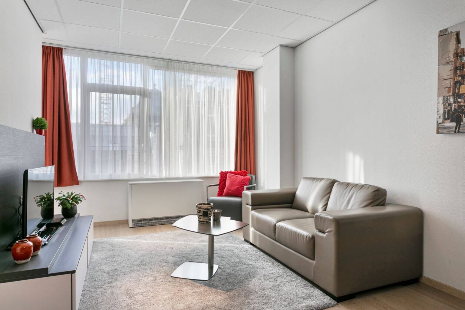 407sq square one bedroom apartment 08