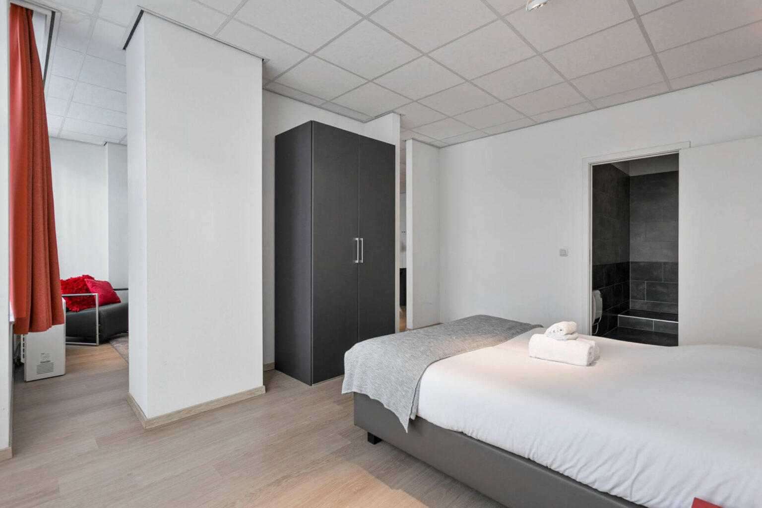 407sq square one bedroom apartment 13