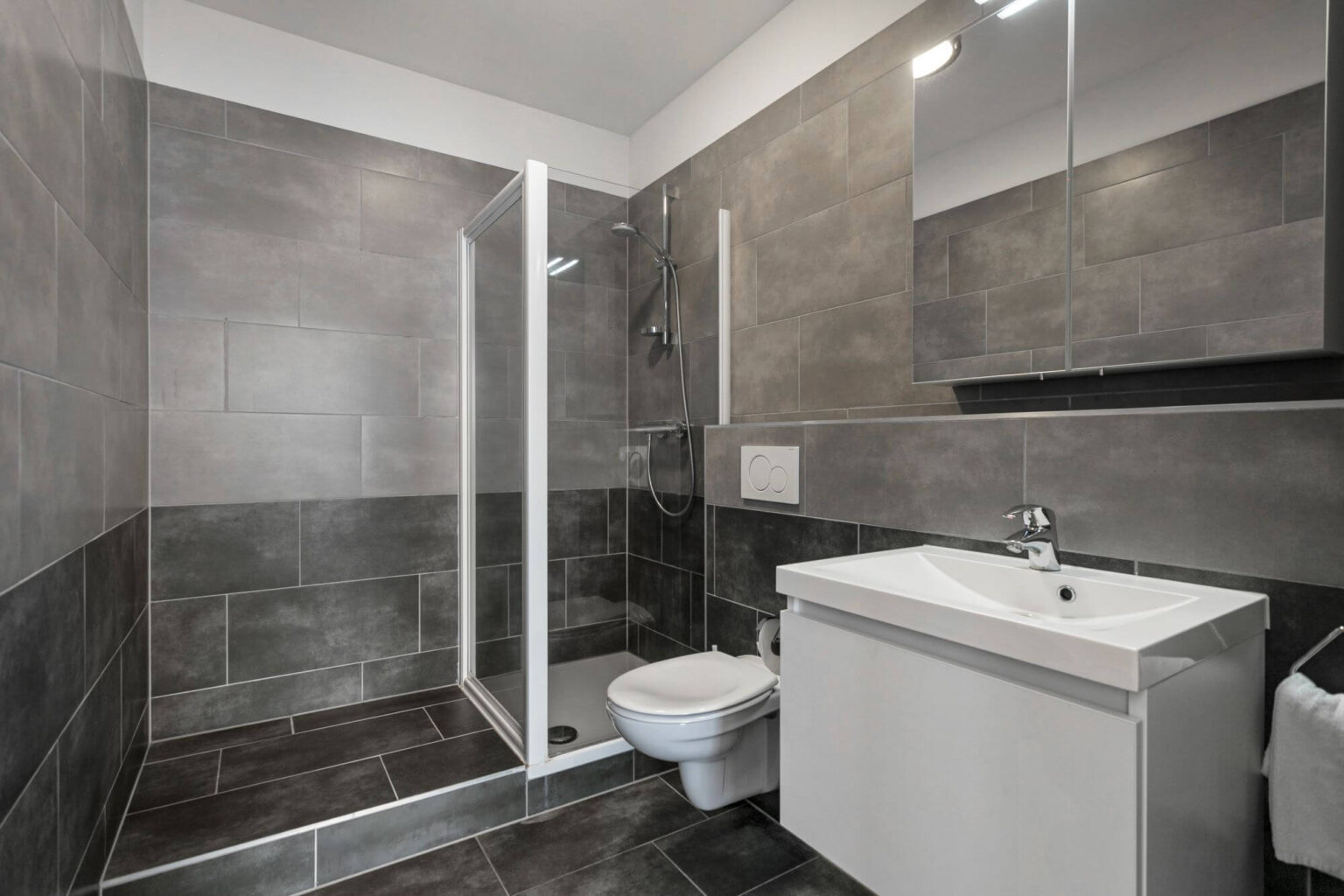 407sq square one bedroom apartment 14