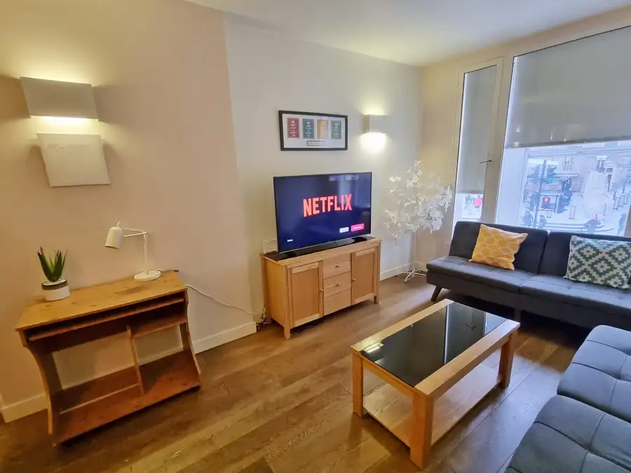 cheap short stay apartments london book our london city apartments at liverpool street for your business travel urban stay 8 scaled.jpg 2