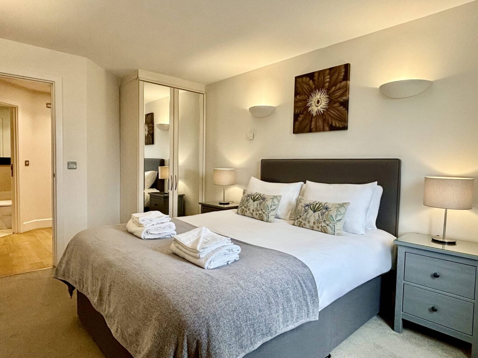 the hamiltons superior bedroom 2048x1536