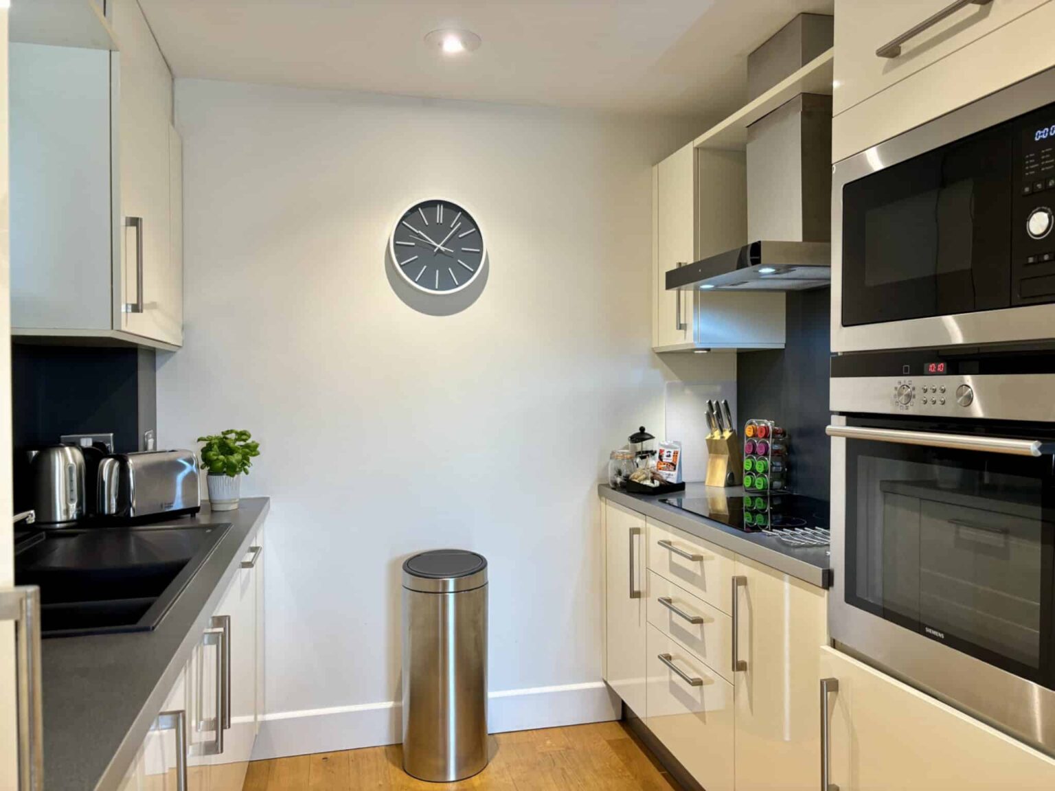 the hamiltons superior kitchen 2048x1536