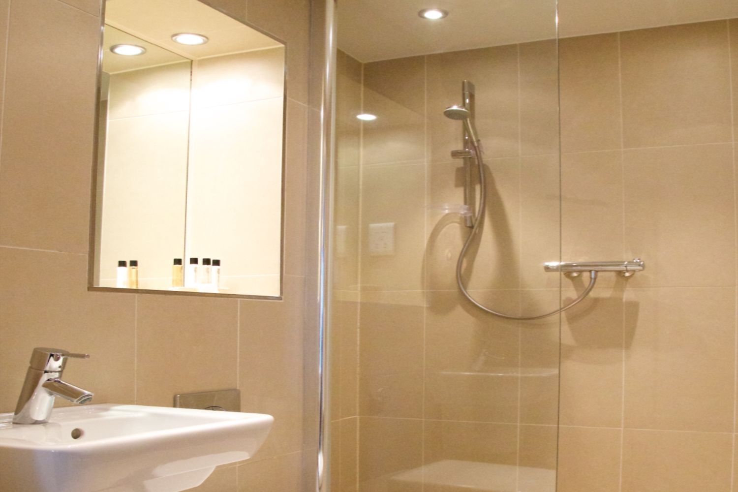 vie shower 2