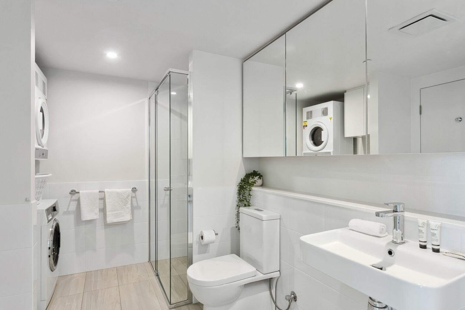 astra apartments perth 1b a msw bathroom