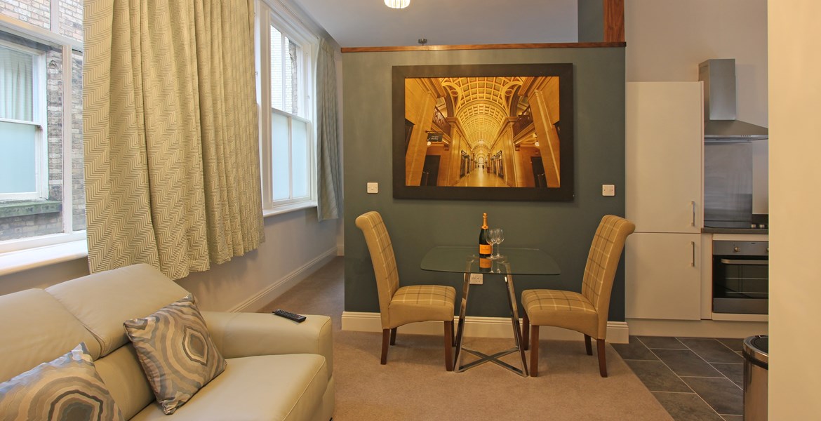 apt 7 lounge 2