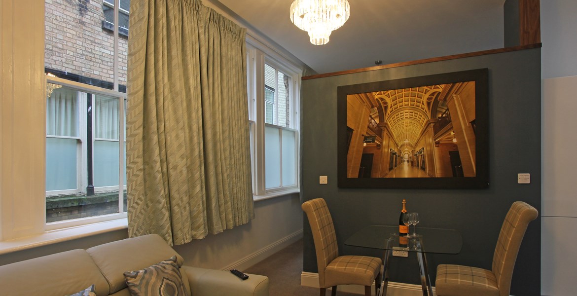 apt 7 lounge
