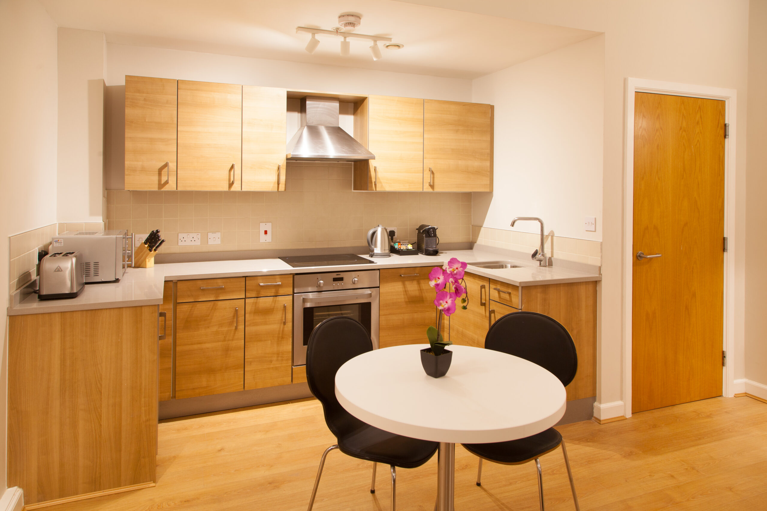 premier suites plus glasgow 1 bedroom kitchen